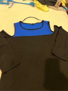 Cable & Gauge Black Cold-Shoulder Top with Royal Blue Yoke